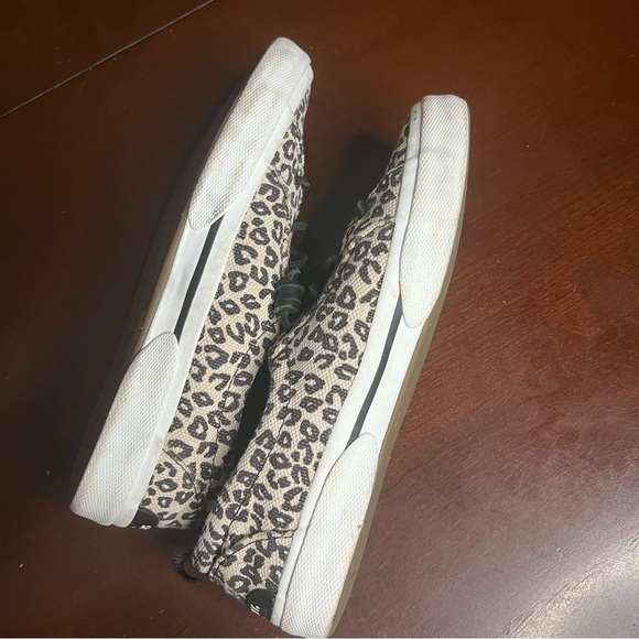 Sperry Women's Leopard Print Slip On Sneakers Shoes Size 9 Animal Shoes Boat - Picture 6 of 9